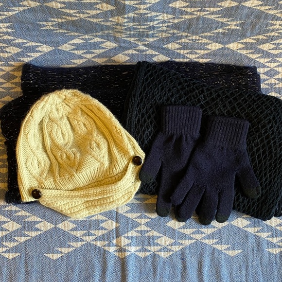 Merona Fashion Winter Hat & 2 Scarfs & Gloves 4 Piece Set - Picture 1 of 6